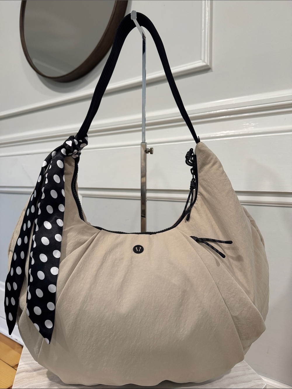 lululemon athletica Bag Beige Pleated Shoulder Bag 10L with Black Trim - Picture 3 of 17